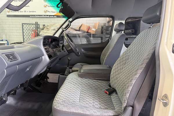 2001 Toyota Hiace Commuter LH184R