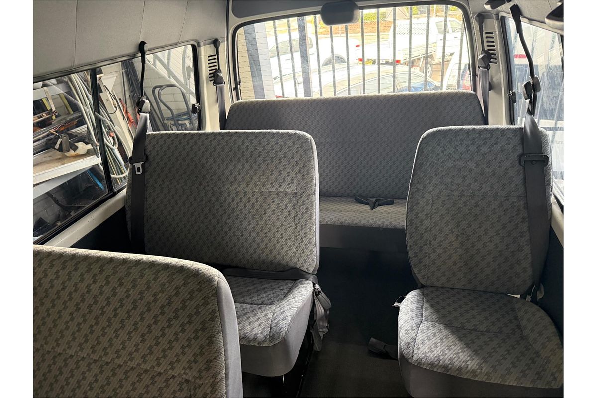 2001 Toyota Hiace Commuter LH184R