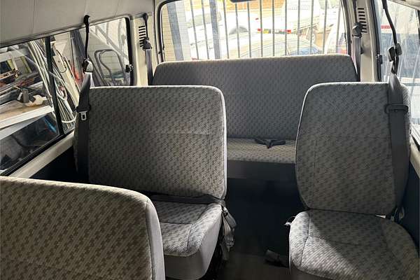 2001 Toyota Hiace Commuter LH184R