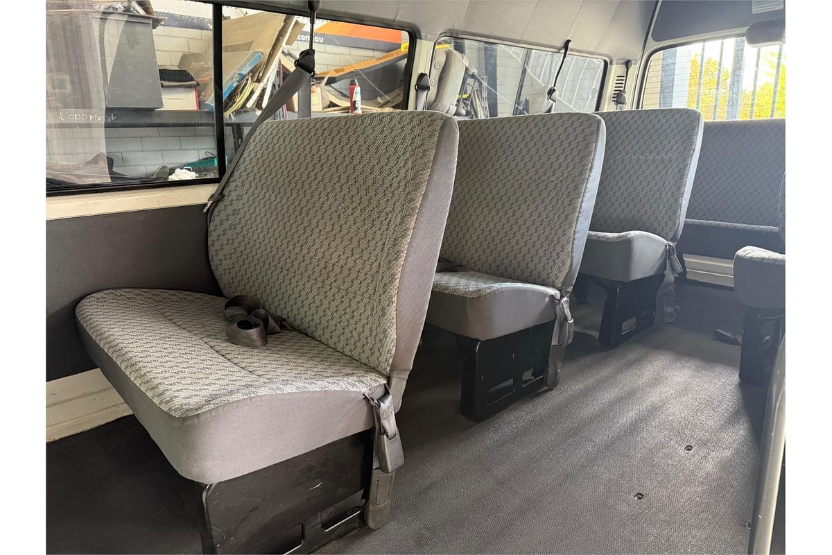 2001 Toyota Hiace Commuter LH184R