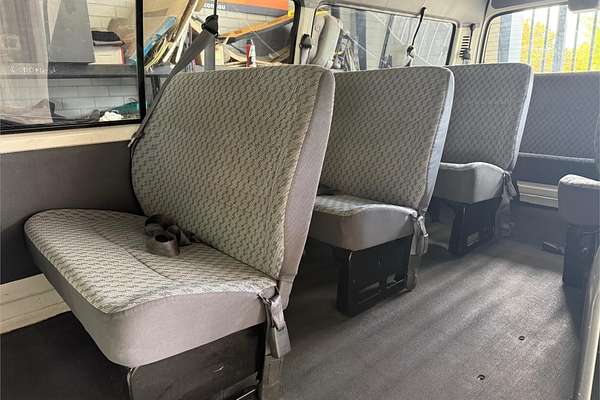 2001 Toyota Hiace Commuter LH184R