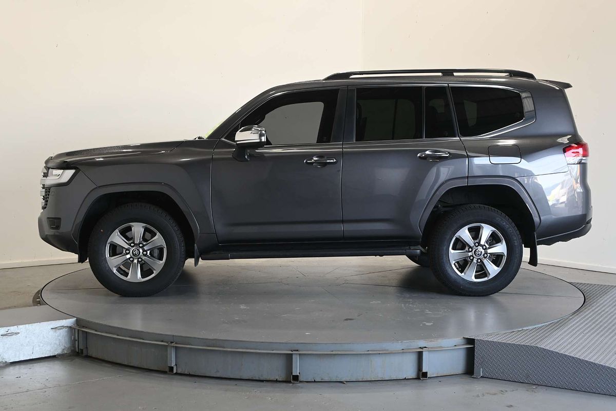 2023 Toyota Landcruiser Sahara FJA300R
