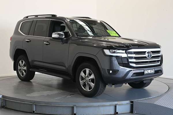 2023 Toyota Landcruiser Sahara FJA300R