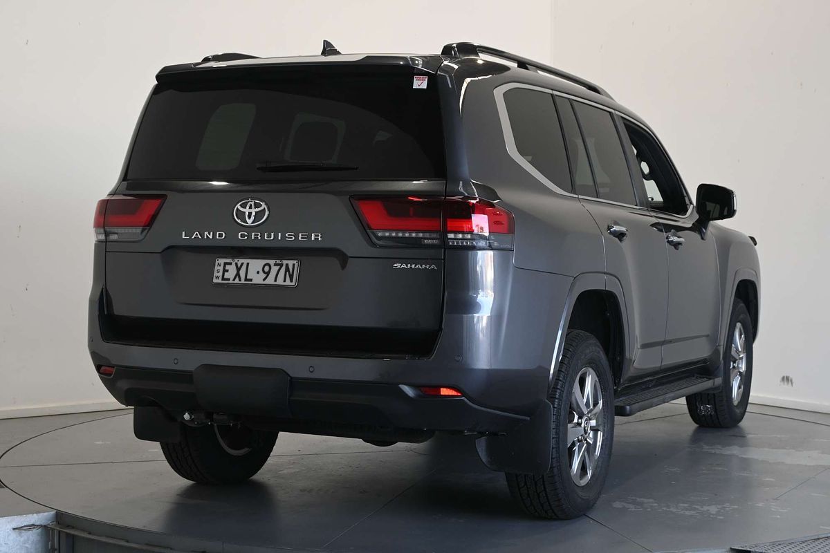 2023 Toyota Landcruiser Sahara FJA300R