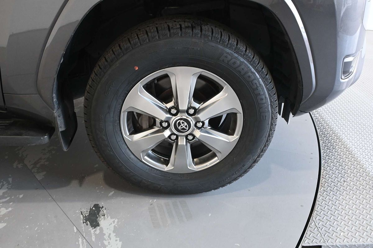 2023 Toyota Landcruiser Sahara FJA300R