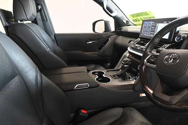 2023 Toyota Landcruiser Sahara FJA300R