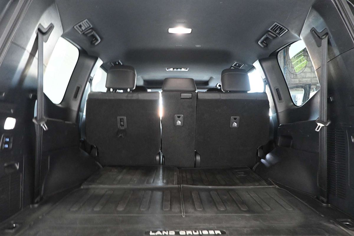 2023 Toyota Landcruiser Sahara FJA300R