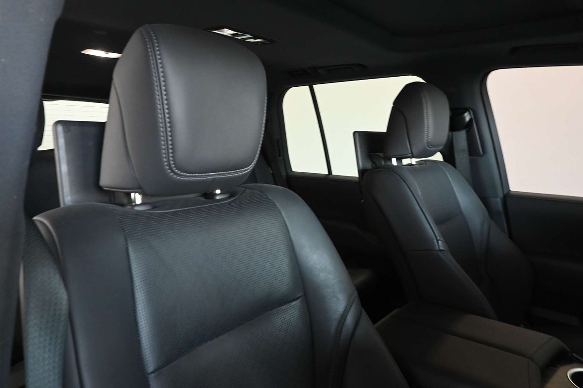 2023 Toyota Landcruiser Sahara FJA300R