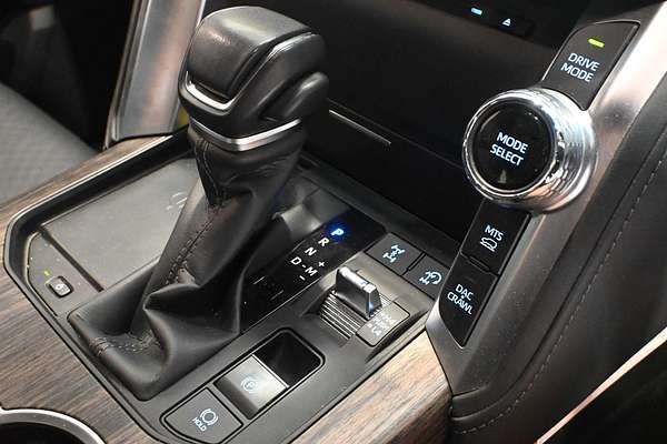2023 Toyota Landcruiser Sahara FJA300R