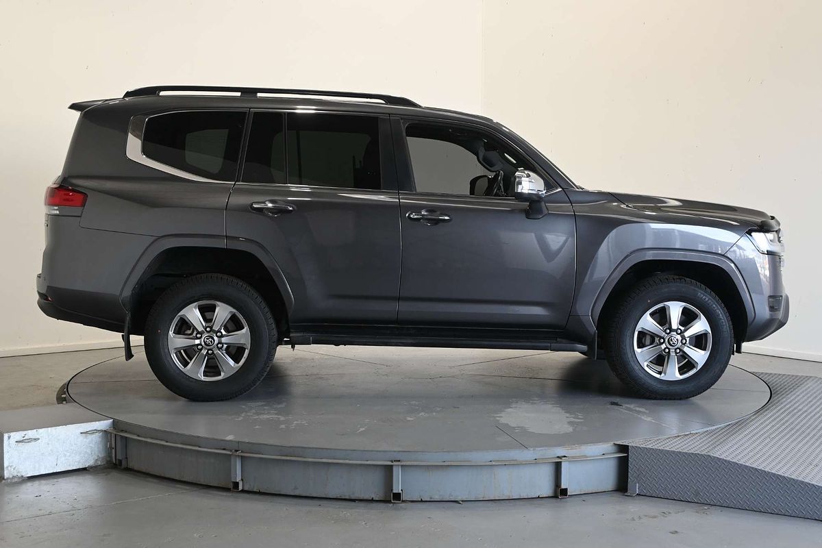 2023 Toyota Landcruiser Sahara FJA300R