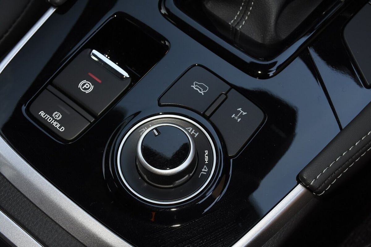 2025 Isuzu MU-X LS-T