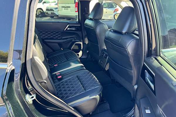 2023 Mitsubishi Outlander Exceed ZM