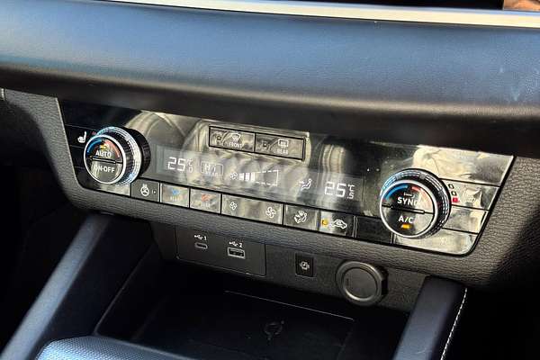 2023 Mitsubishi Outlander Exceed ZM