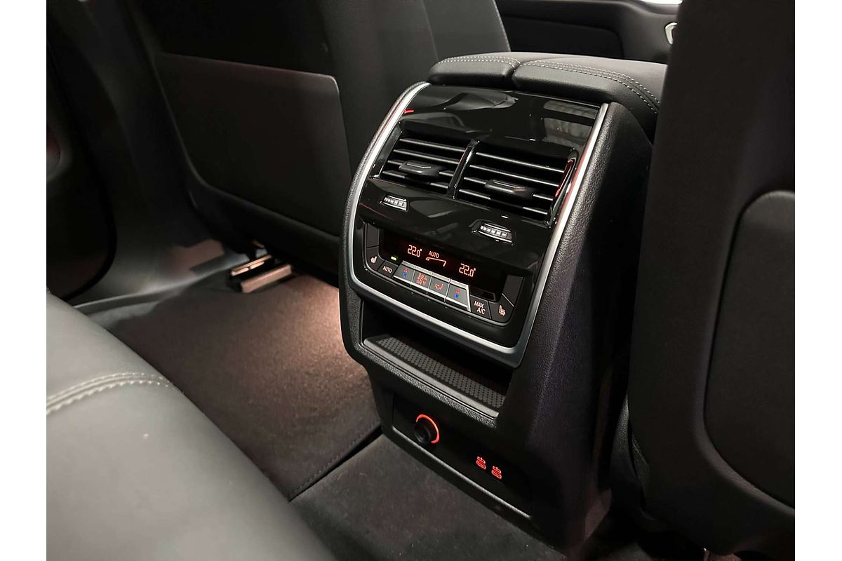 2025 BMW X5 M60i G05 LCI