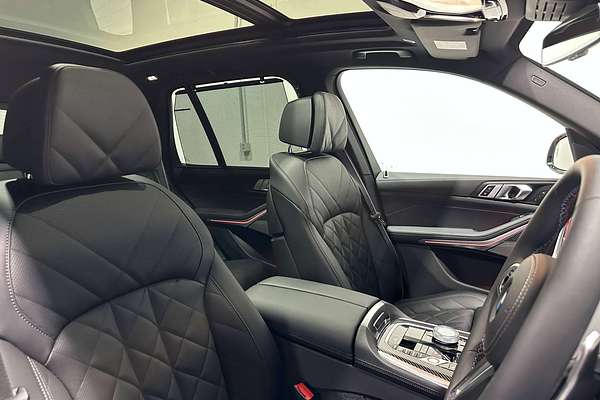2025 BMW X5 M60i G05 LCI