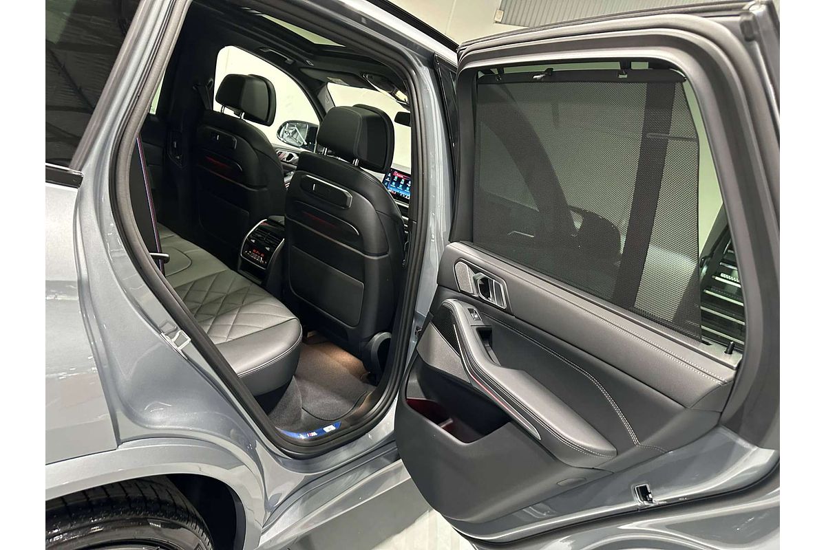 2025 BMW X5 M60i G05 LCI