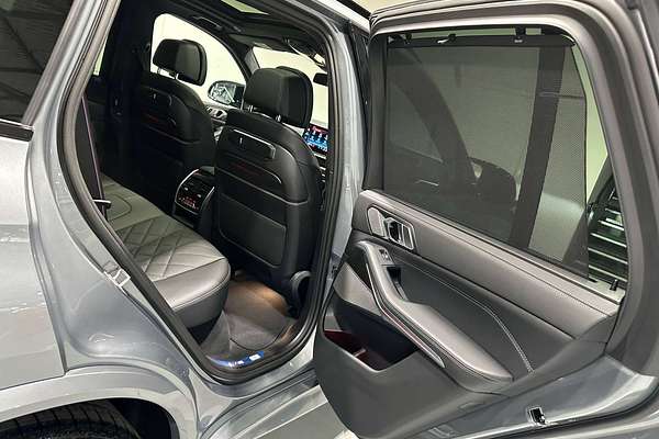 2025 BMW X5 M60i G05 LCI