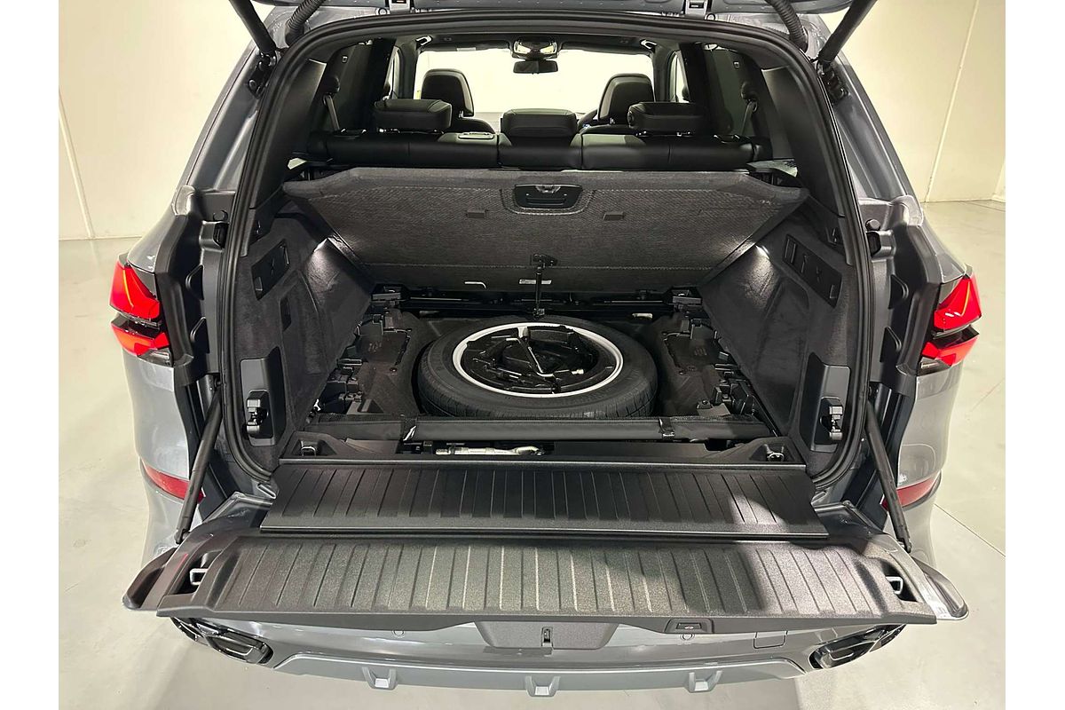 2025 BMW X5 M60i G05 LCI