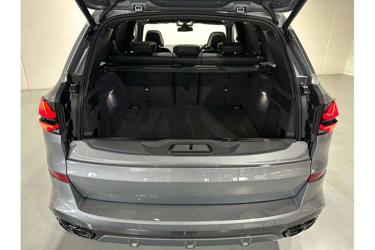 2025 BMW X5 M60i G05 LCI