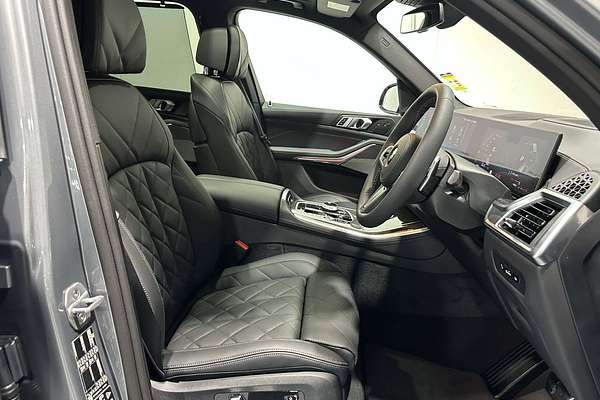 2025 BMW X5 M60i G05 LCI