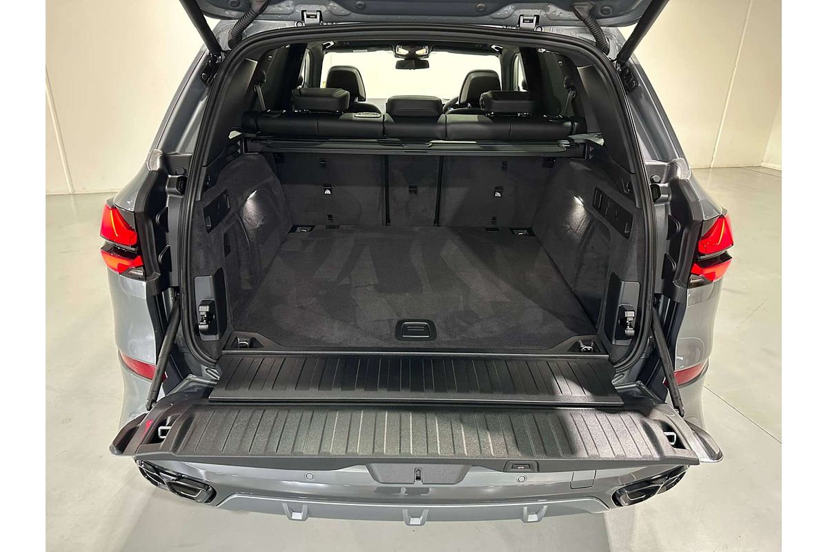 2025 BMW X5 M60i G05 LCI