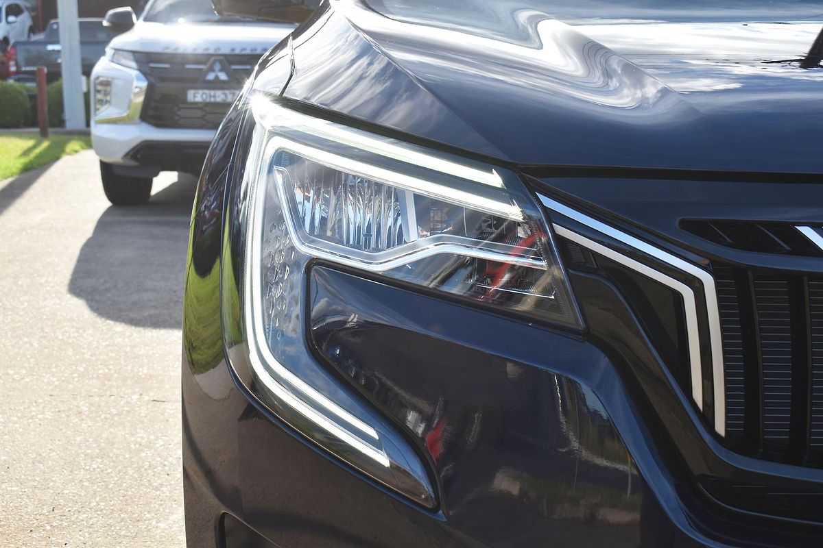 2025 Mahindra XUV700 AX7L