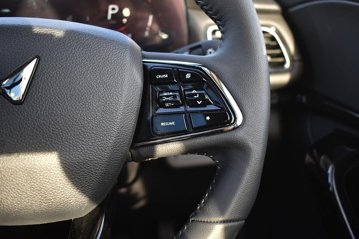 2025 Mahindra XUV700 AX7L