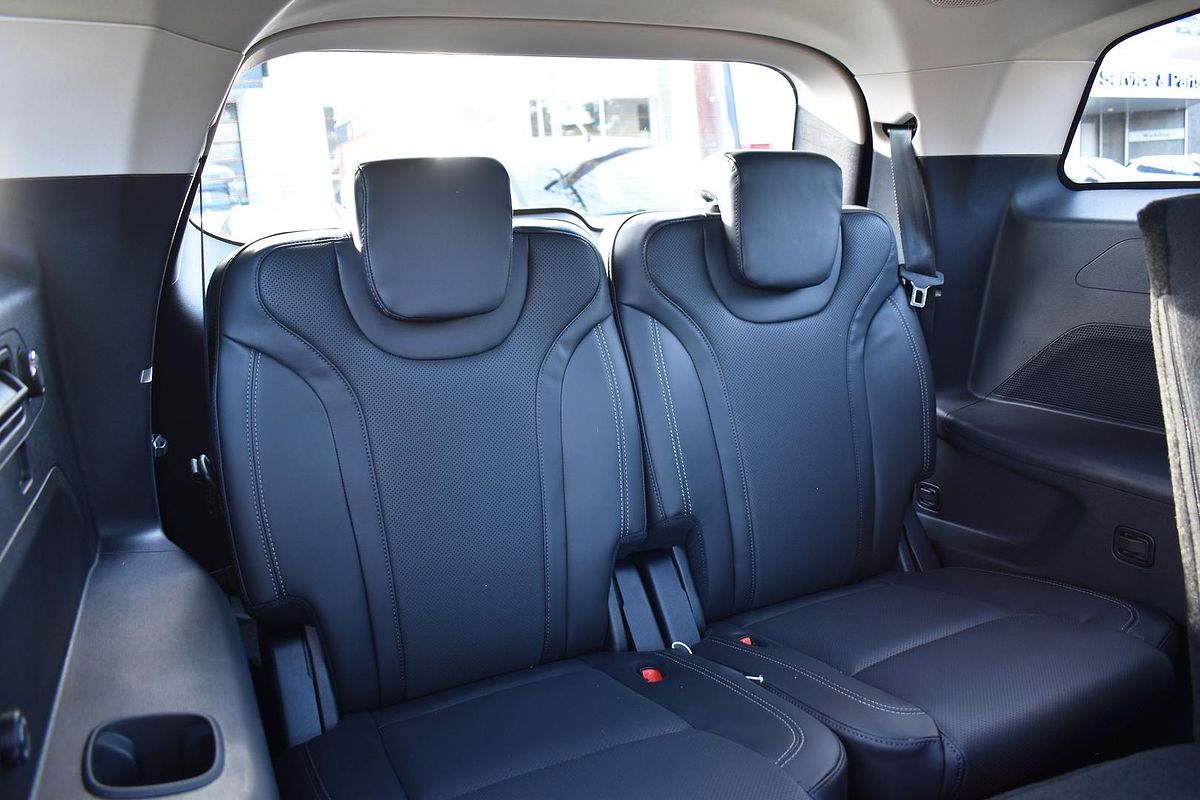2025 Mahindra XUV700 AX7L