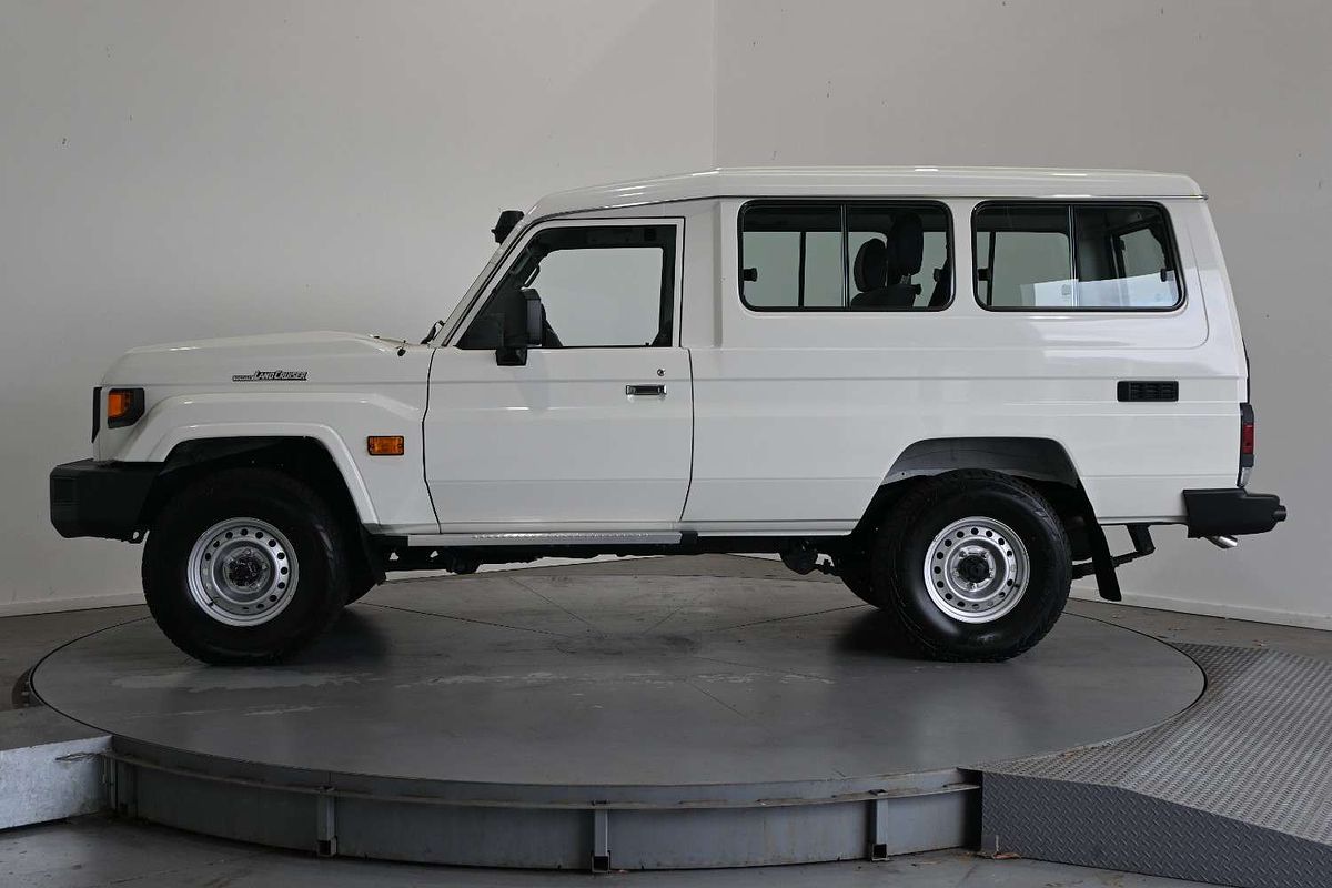 2025 Toyota Landcruiser GXL