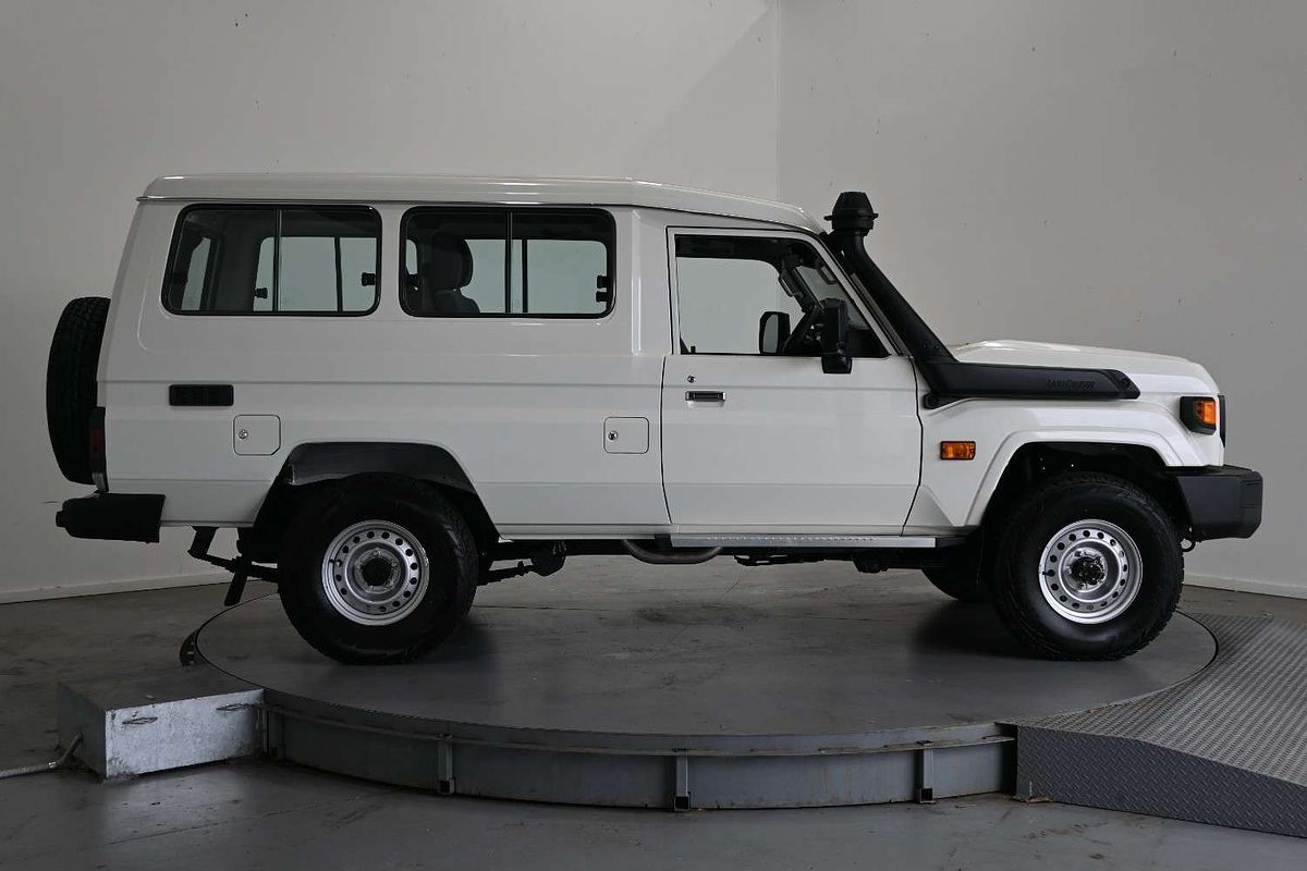 2025 Toyota Landcruiser GXL