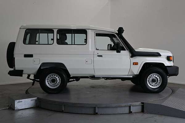 2025 Toyota Landcruiser GXL