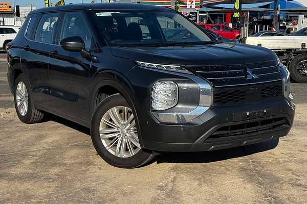 2024 Mitsubishi Outlander LS ZM