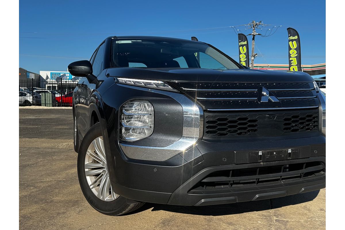 2024 Mitsubishi Outlander LS ZM