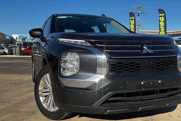 2024 Mitsubishi Outlander LS ZM