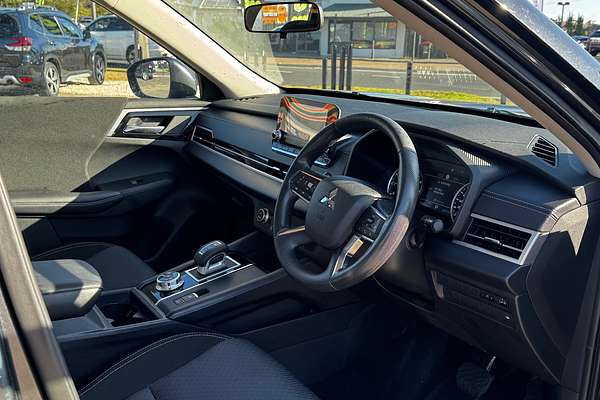 2024 Mitsubishi Outlander LS ZM