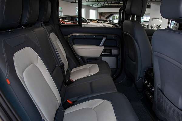 2023 Land Rover Defender 130 P400 X-Dynamic SE L663