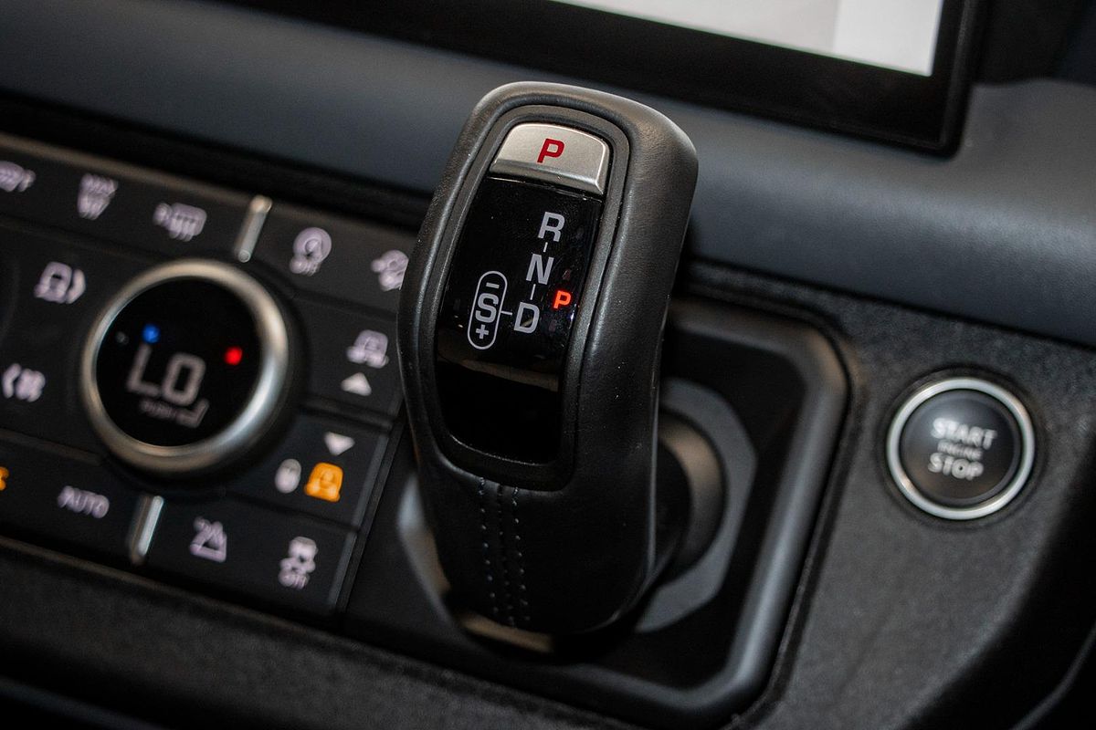 2023 Land Rover Defender 130 P400 X-Dynamic SE L663