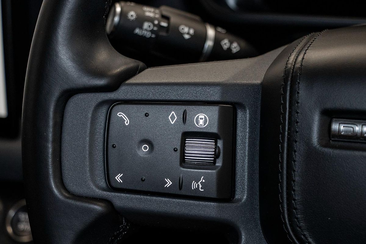 2023 Land Rover Defender 130 P400 X-Dynamic SE L663