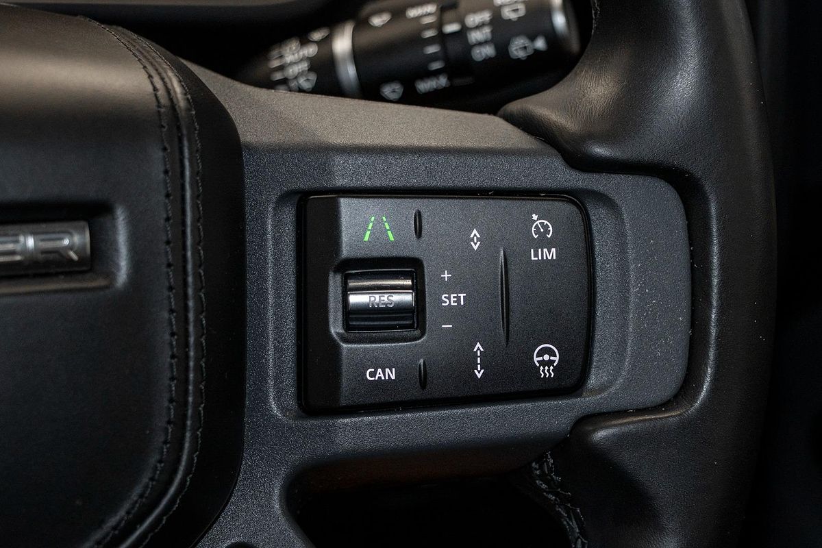 2023 Land Rover Defender 130 P400 X-Dynamic SE L663