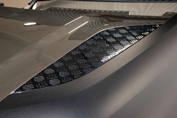2023 Land Rover Defender 130 P400 X-Dynamic SE L663