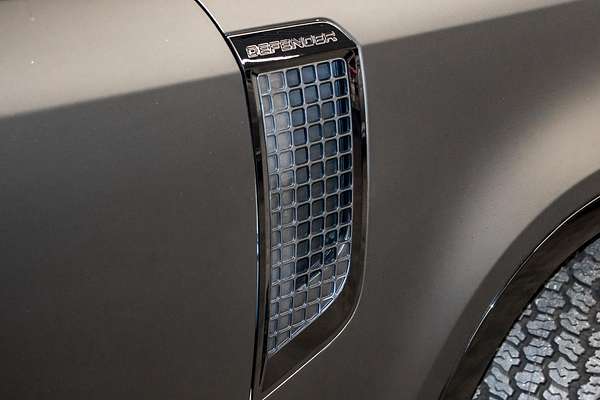 2023 Land Rover Defender 130 P400 X-Dynamic SE L663