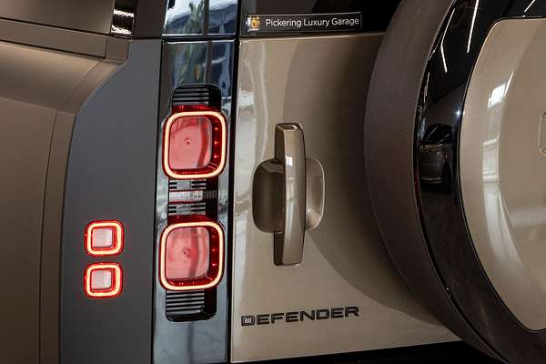2023 Land Rover Defender 130 P400 X-Dynamic SE L663