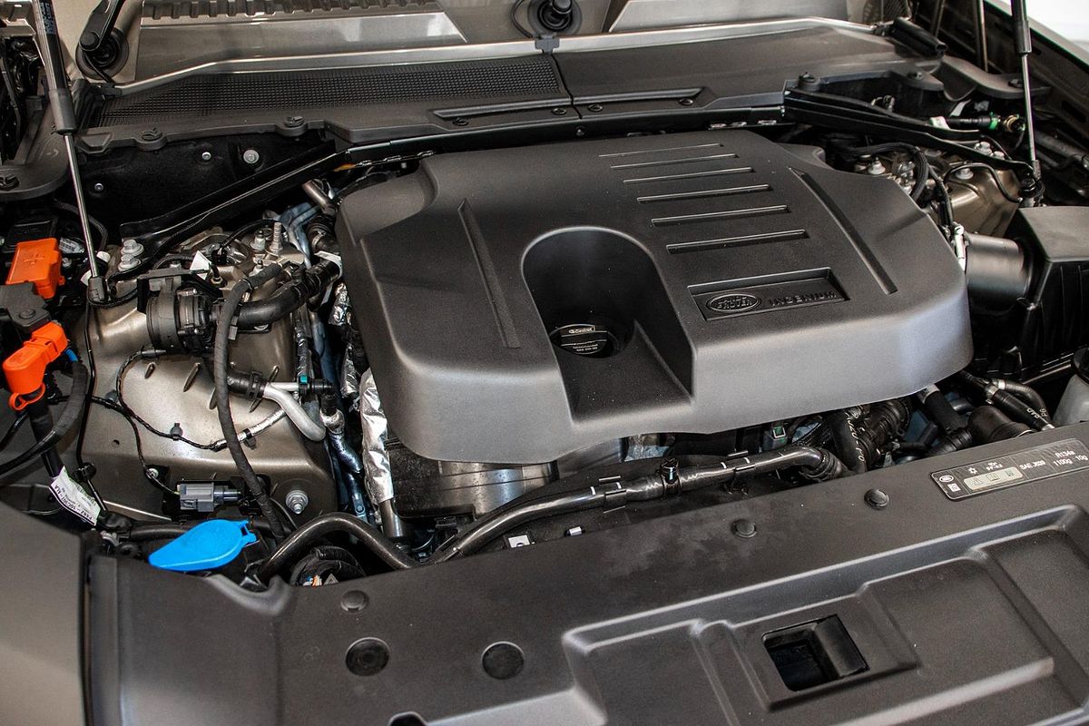 2023 Land Rover Defender 130 P400 X-Dynamic SE L663