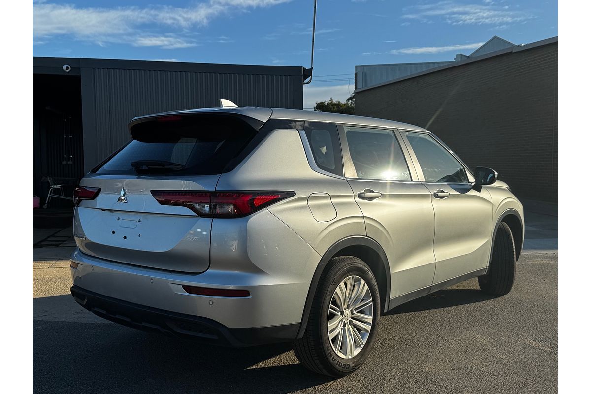 2024 Mitsubishi Outlander LS ZM