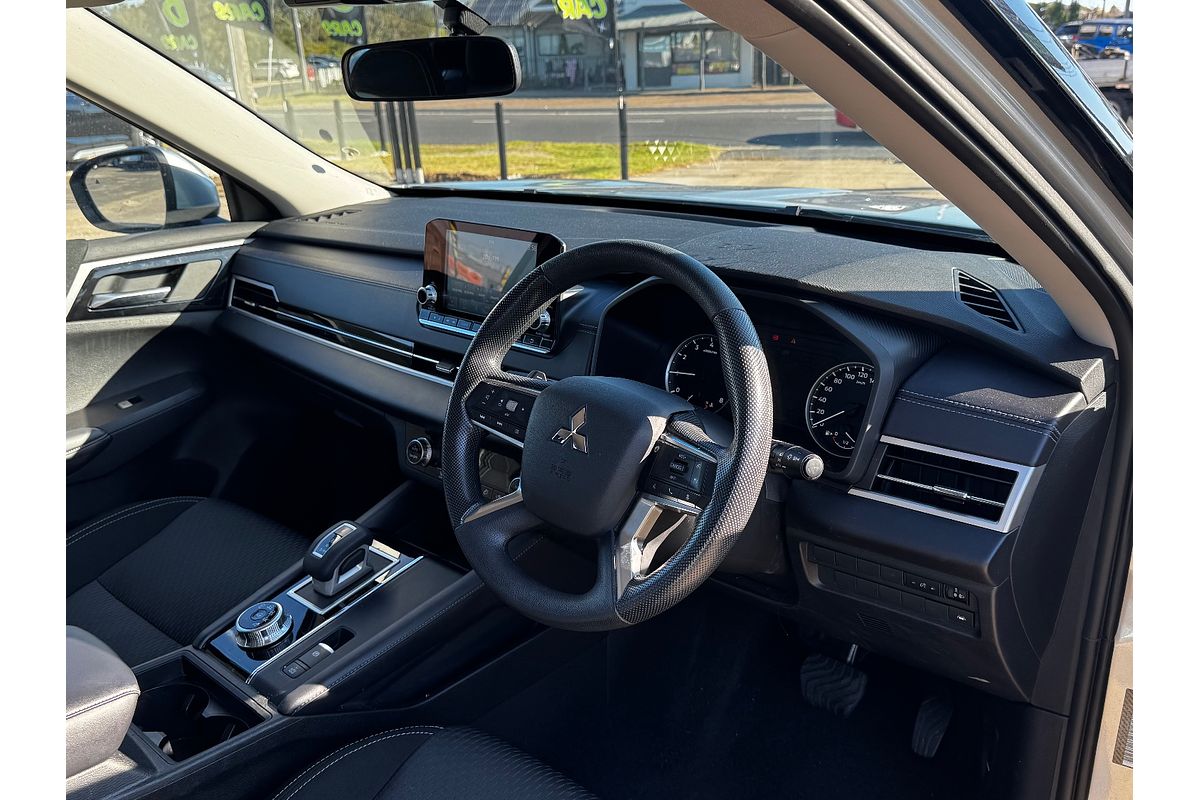 2024 Mitsubishi Outlander LS ZM