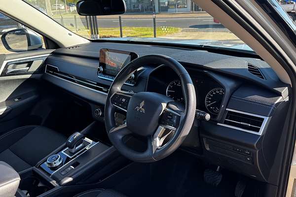 2024 Mitsubishi Outlander LS ZM