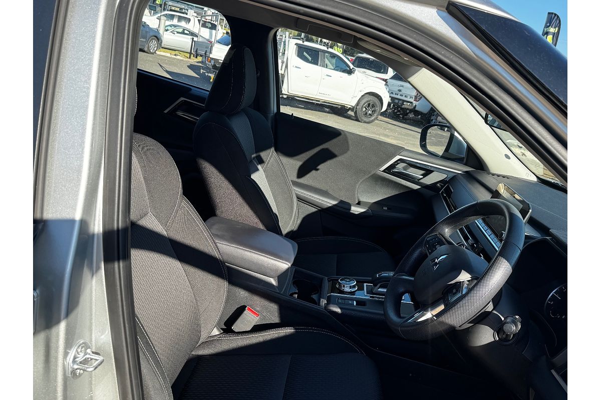 2024 Mitsubishi Outlander LS ZM