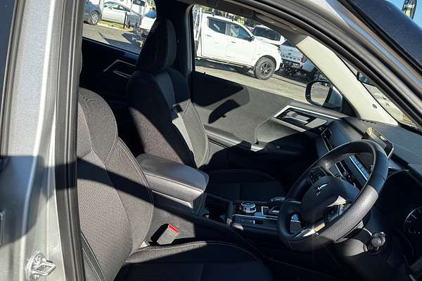 2024 Mitsubishi Outlander LS ZM