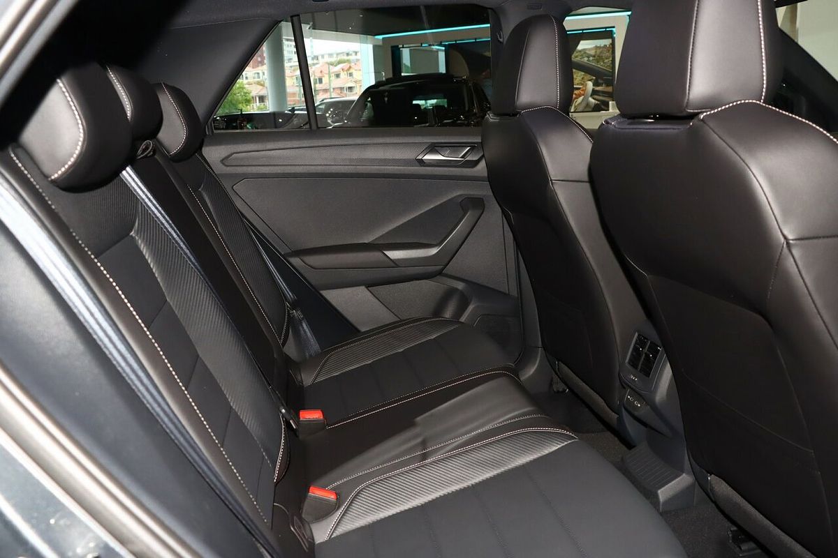 2025 Volkswagen T-Roc 140TSI R-Line D11