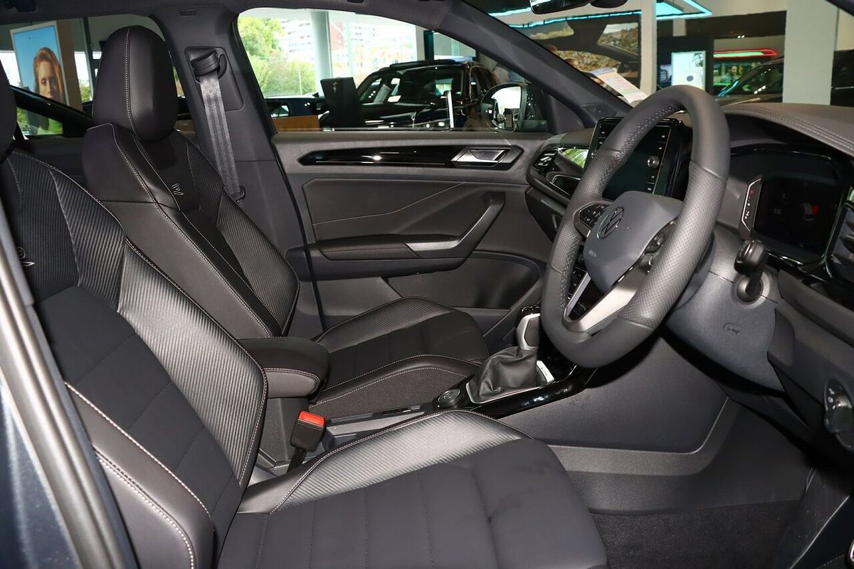 2025 Volkswagen T-Roc 140TSI R-Line D11